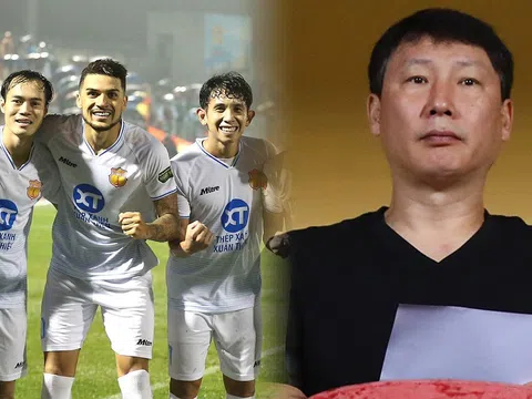 HLV Kim Sang Sik gạch tên nhà vô địch V.League, mở đường đón 'cơn lốc đường biên' lên ĐT Việt Nam