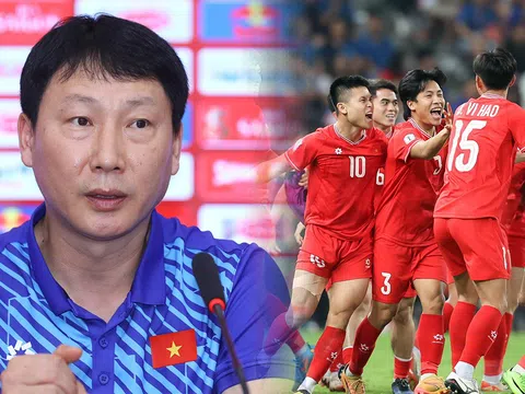 HLV Kim Sang-sik được VFF giúp sức, ĐT Việt Nam chính thức đón cầu thủ từng ghi bàn tại World Cup