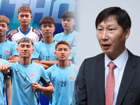 Tin bóng đá trưa 3/5: Đội bóng Việt Nam bán độ; HLV Kim Sang-sik đón viện binh 'khủng'