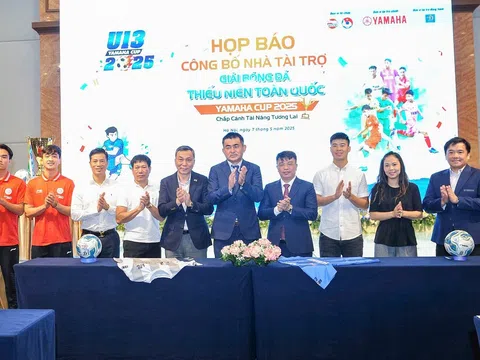 Công Phương sát cánh cùng thủ quân ĐT Việt Nam ở giải đấu đặc biệt