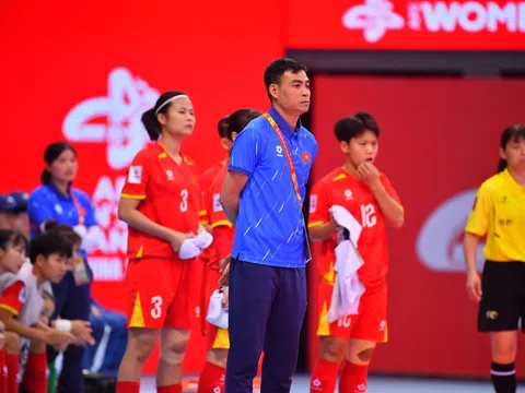 Ở rất gần tấm vé dự World Cup, HLV ĐT Việt Nam gửi chiến thư tới gã khổng lồ châu Á