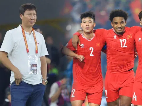 HLV Kim Sang-sik tuyên bố cứng sau khi quật ngã Man United, vua phá lưới Đông Nam Á bất ngờ được xướng tên