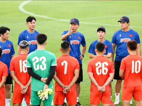 HLV Kim Sang-sik nhận tin 'sét đánh' trước trận gặp Malaysia, danh sách ĐT Việt Nam có biến động lớn