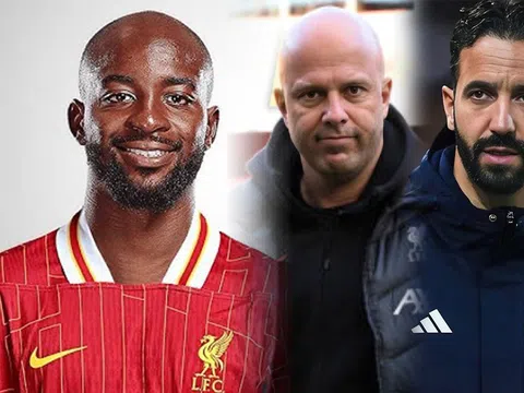 Man United bị Liverpool đánh bại, Arne Slot thực hiện 'vụ cướp' chớp nhoáng 'sát thủ' Ngoại hạng Anh
