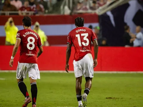 Ruben Amorim có danh hiệu đầu tiên với Man United, lộ diện báu vật tại Old Trafford