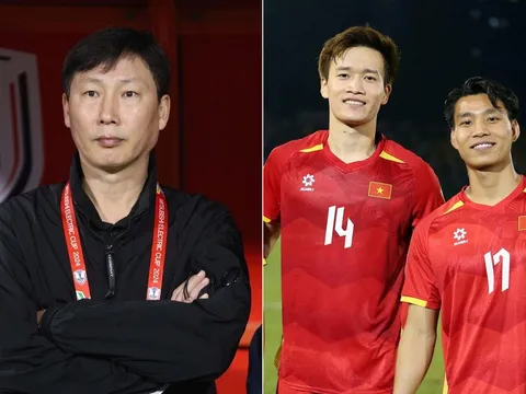 Trụ cột ĐT Việt Nam lên bàn mổ, HLV Kim Sang-sik chốt phương án thay thế dài hạn