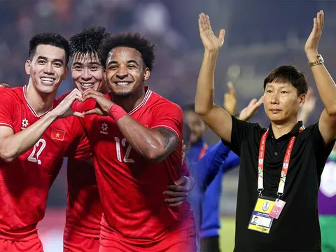 HLV Kim Sang-sik chỉ ra thói quen xấu của cầu thủ Việt Nam, tiết lộ bí quyết giúp học trò 'lột xác'