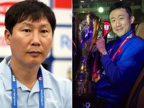 Cánh tay phải của HLV Kim Sang-sik chính thức mất việc sau án cấm từ FIFA
