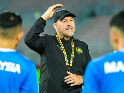 Ngã ngũ vụ HLV trưởng Malaysia từ chức sau bê bối nhập tịch, kình địch ĐT Việt Nam chìm trong rối ren