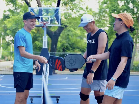 Nhìn vào vợt sau khi đánh hỏng, vì sao người chơi pickleball lại làm vậy?