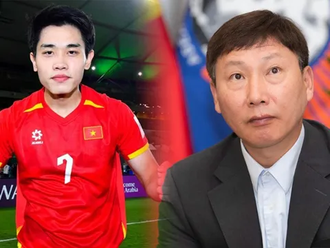 Điểm tin BĐVN 26/1: HLV Kim Sang-sik nói lời gan ruột; Đình Bắc làm điều đặc biệt sau khi về nước