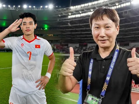 Tung hoành cùng U23 Việt Nam ở giải châu Á, Đình Bắc lý giải hành động 'đặc biệt' với HLV Kim Sang-sik