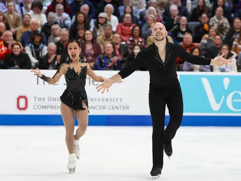 Cổ tích Olympic mùa đông 2026: Cặp đôi gãy chân, phẫu thuật não vẫn giành HCV gây chấn động