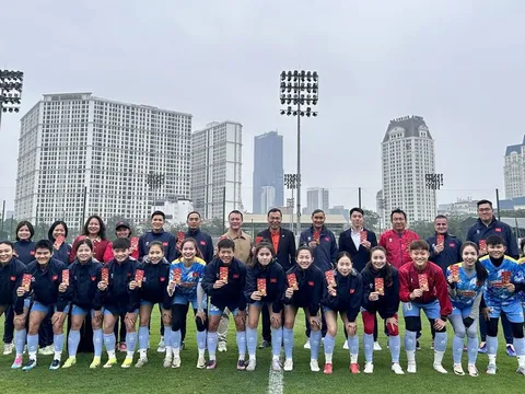 ĐT nữ Việt Nam chính thức khai xuân Bính Ngọ, thầy trò HLV Mai Đức Chung nhận vinh dự lớn từ VFF