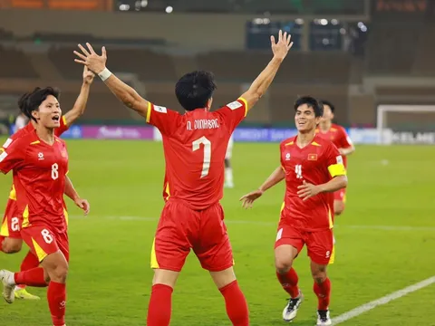 Đình Bắc chiêu đãi CĐV quê nhà bằng 4 bàn thắng, chạm cột mốc khiến nhiều người nể phục