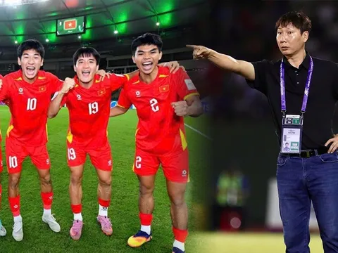 HLV Kim Sang-sik có quyết định khó tin, U23 Việt Nam đón 'nhân tố lạ' đấu chủ nhà Trung Quốc
