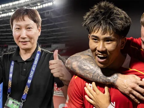 Ngôi sao Việt kiều khiến Đình Bắc phải ngước nhìn, liên tục 'bắn tín hiệu' đến HLV Kim Sang-sik