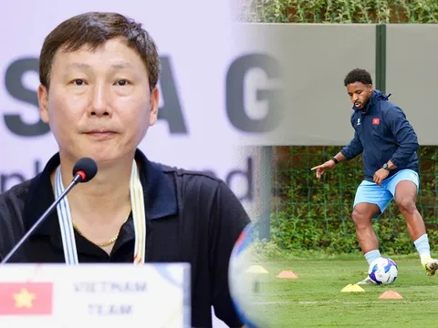 HLV Kim Sang-sik bị học trò làm khó, thuyền trưởng ĐT Việt Nam toát mồ hôi trước trận gặp Bangladesh