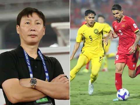 HLV Kim Sang Sik nhận cảnh báo, tân binh ĐT Việt Nam rơi vào tay Malaysia?