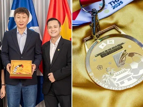 Giá vàng chiều 10/4 biến động, tấm HCV 33 chỉ HLV Kim Sang Sik nhận sau SEA Games tăng giá chóng mặt