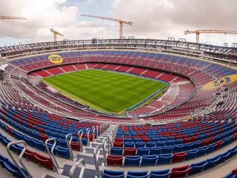 Camp Nou chưa thể hoàn thành, Barcelona xin tiếp tục dùng sân Montjuïc vào mùa giải sau