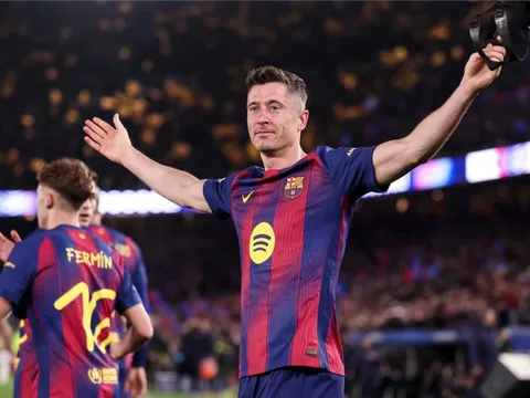 Lewandowski nghẹn ngào chia tay Camp Nou, Barcelona khép lại mùa giải bằng chiến thắng trước Betis
