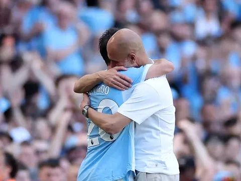 Wayne Rooney chỉ trích Man City sau hành động gây tranh cãi trước Aston Villa
