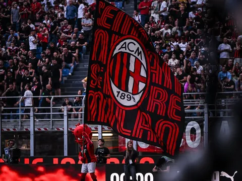 AC Milan sụp đổ trước Cagliari: CĐV San Siro nổi giận, Ibrahimovic phải được hộ tống rời sân