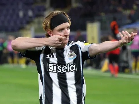 Anthony Gordon có thể mang tới điều gì tại Barcelona? Mảnh ghép tốc độ cho Hansi Flick