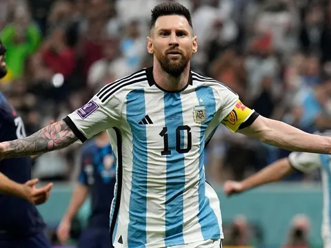 Messi tự quyết ngày giải nghệ, HLV Scaloni tiết lộ lý do siêu sao Argentina vẫn là số 1 thế giớ