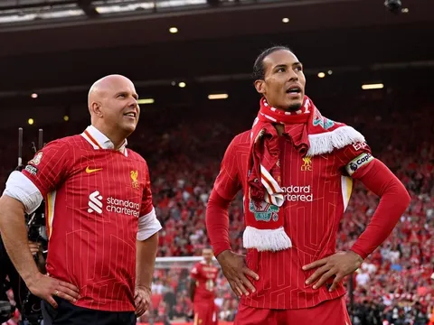 Van Dijk bất ngờ vì Liverpool sa thải Arne Slot: "Không ai hỏi ý kiến tôi"