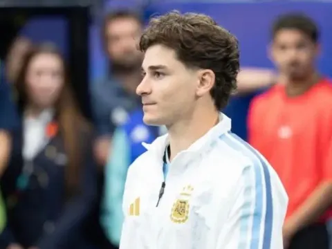 Man United gia nhập cuộc đua Julian Alvarez, tính phương án trao đổi cầu thủ với Atletico Madrid