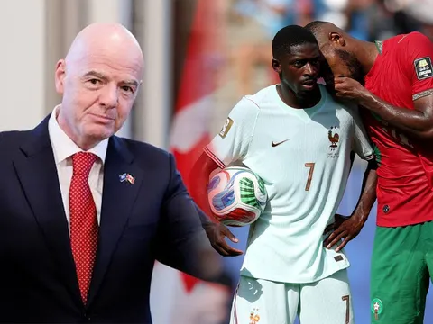 FIFA đối mặt với làn sóng chỉ trích, rõ lý do cầu thủ Maroc 'thoát tội' sau hành động với Dembele