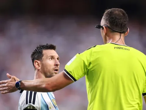 FIFA công bố trọng tài bắt trận Anh vs Argentina, Lionel Messi gặp lại người quen