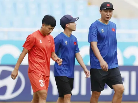Trụ cột ĐT Việt Nam chấn thương trước FIFA ASEAN Cup 2026, HLV Kim Sang Sik gặp bài toán khó