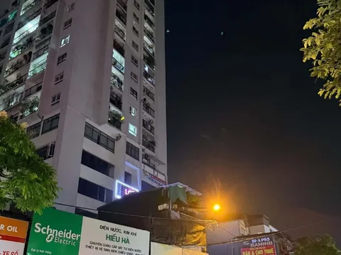 Nhân chứng kể tiếng động lạ vụ nữ sinh lớp 11 tử vong sau khi rơi từ tầng cao chung cư ở Hà Nội