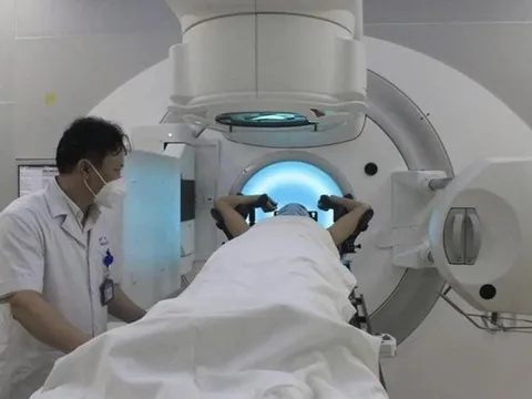 Xôn xao thông tin ‘kẹp tiền vào sổ’ để được xạ trị sớm tại bệnh viện E, Bộ Y tế chỉ đạo khẩn