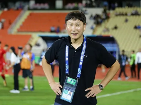 Cha của HLV Kim Sang-sik qua đời tại Hàn Quốc, HLV ĐT Việt Nam nhận tin dữ trước thềm FIFA ASEAN Cup