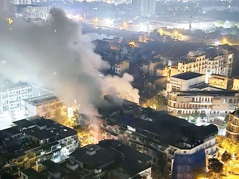 Lớp mầm non độc lập ở Hà Nội bốc cháy ngùn ngụt, người dân kể lại thời điểm phát hiện