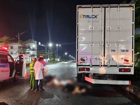 Tin mới nhất vụ 3 người đi xe máy tử vong sau cú tông vào đuôi xe tải đỗ sát lề đường lúc 1h25 phút sáng