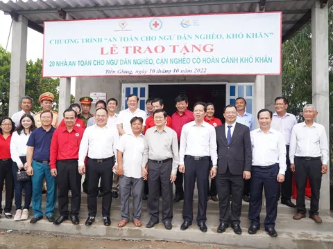 Tập đoàn Ngân Tín đồng hành cùng bà con, ngư dân có hoàn cảnh khó khăn