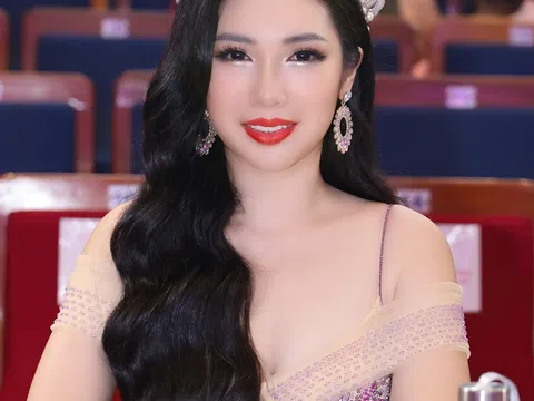 Chung kết Hoa hậu Việt Nam Thời đại 2022: Hoa hậu Khương Phương Anh diện váy cắt xẻ khoe đường cong trên thảm đỏ