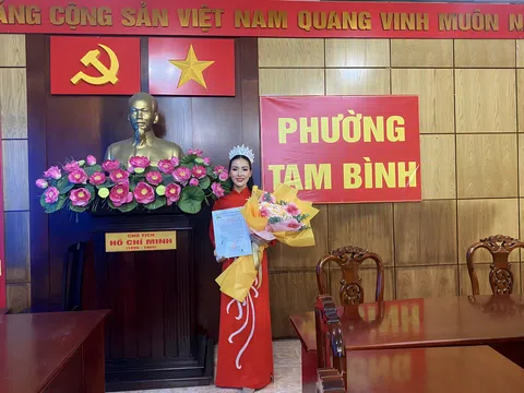 Chính quyền địa phương phường Tam Bình gửi thư tuyên dương đến Hoa hậu Nhân ái Nguyễn Ngọc Hiếu
