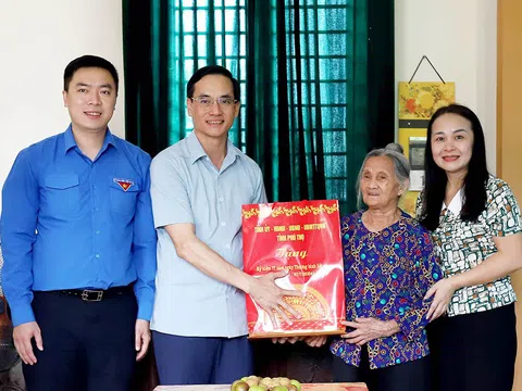 Phú Thọ: Thăm, tặng quà người có công, gia đình chính sách tại huyện Thanh Ba
