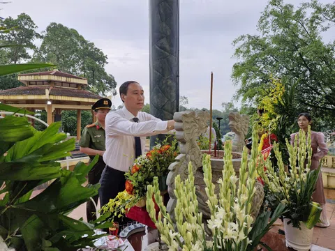 Phú Thọ: Phó Bí thư Thường trực Tỉnh uỷ Phùng Khánh Tài thăm, tặng quà tại huyện Phù Ninh