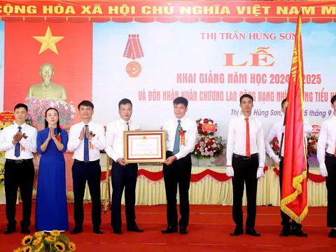 Phú Thọ: Trường Tiểu học Supe (Lâm Thao) khai giảng năm học mới và đón nhận Huân chương Lao động hạng Nhì