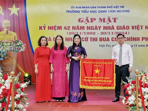 Phú Thọ: Trường Tiểu học Đinh Tiên Hoàng kỷ niệm 42 năm ngày Nhà giáo Việt Nam, đón nhận Cờ thi đua của Chính Phủ