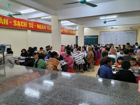 Lào Cai: 15 tấn gạo hỗ trợ đợt 1 đến với học sinh trường PTDTBT TH&THCS Dìn Chin, huyện Mường Khương