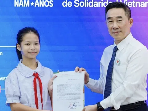 BÀN TAY NHỎ - TRÁI TIM LỚN!
