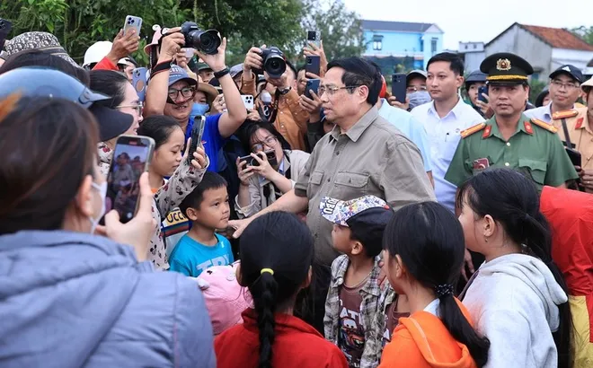 Thủ tướng: Triển khai "chiến dịch Quang Trung" thần tốc dựng lại nhà cho đồng bào bị thiên tai